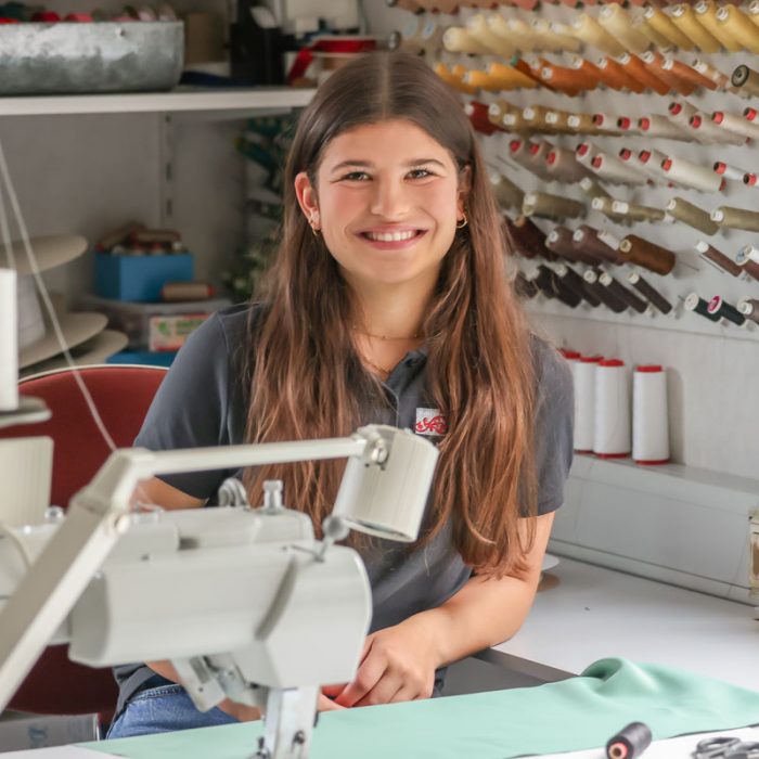 Linnea Faist Raumausstatterin in Ausbildung seit September 2024 Schwerpunkt Gardinenkonfektion, Verkauf